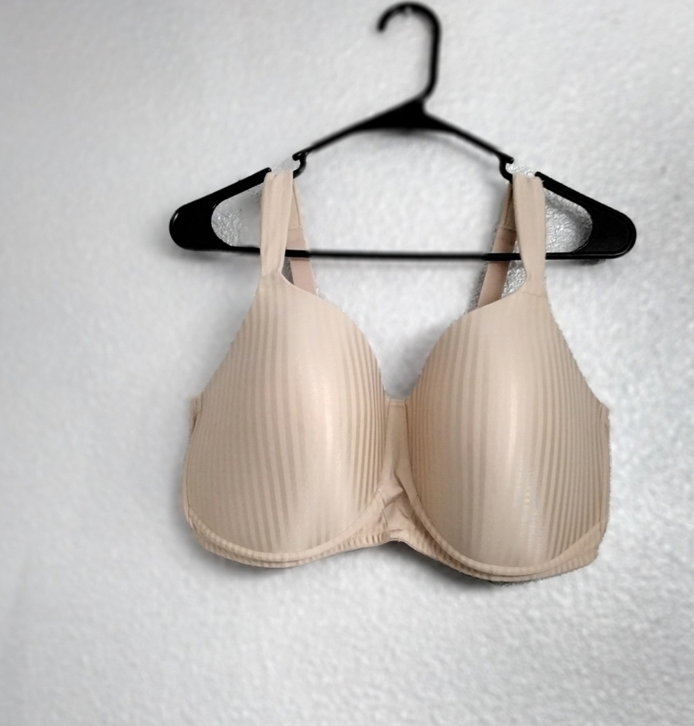 Playtex Secrets Perfectly Smooth Bra. Size 42DD